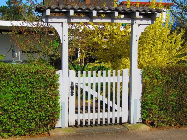gate, garden gate, door-143082.jpg